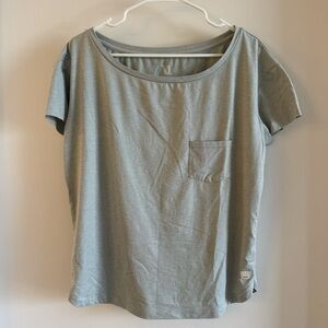 Vuori Womens Scoop Neck Top